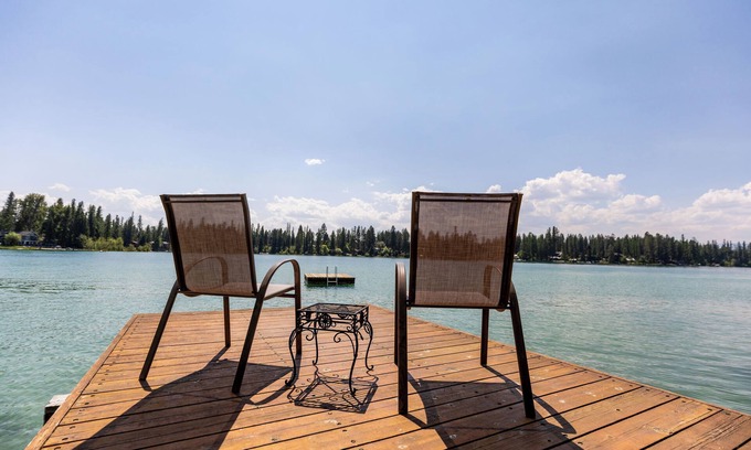 East Kootenay House | 3 Bedrooms l Sleeps 9 Adults l Rosen Lake