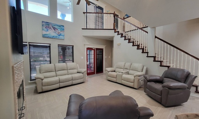 Corpus Christi House | 3 bedrooms, Sleeps 11 Guests. Private Pool and only a Short Drive to the Beach
