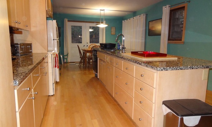 Rochester House | 3 blks to St. Marys 3,800 sq ft CoveredByFaith