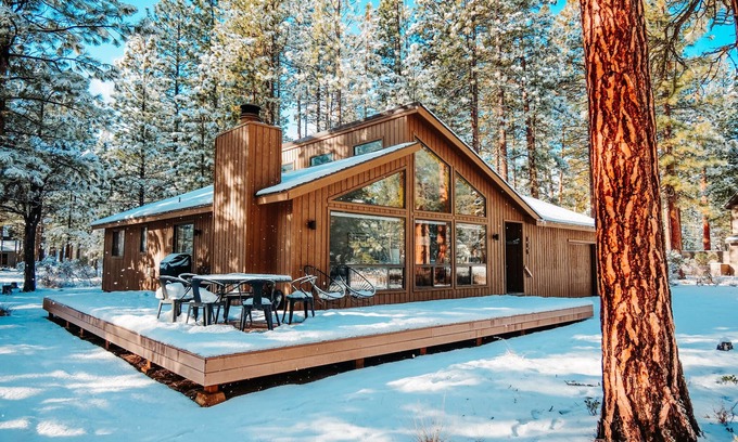 Black Butte Ranch House | 3 BR Home, 1 Block to Glaze Meadow Recreation Complex , Hot Tub, Dogs Welcome