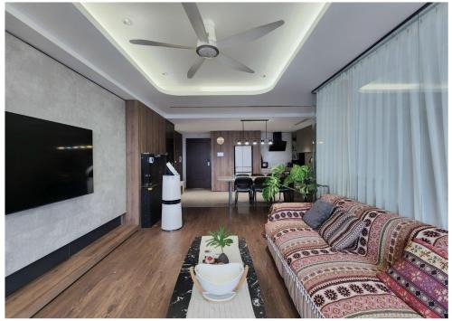 Ba Dinh Apartment | 3 Brs APT- Lake View - Free Laundry - Fast wifi