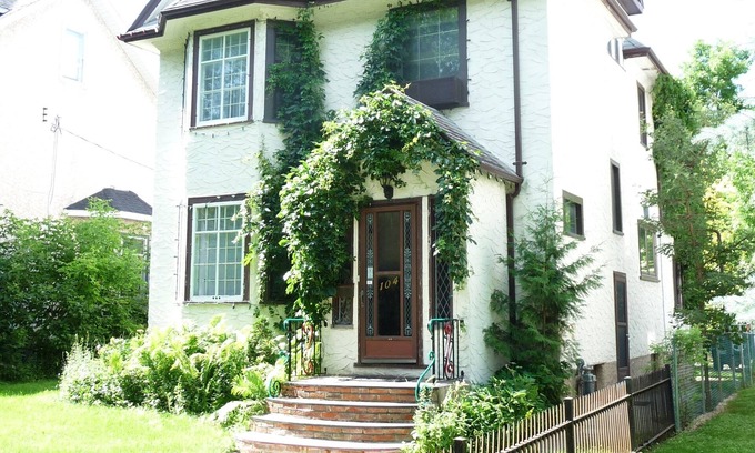 East Kildonan House | 3 floors character house