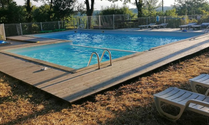 Saint-Aubin-de-Nabirat House | 3-Gîte 4 personnes avec piscine