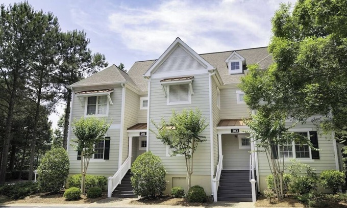 Lackey Resort | 3 High-End Villas w/Plush Bedding + Full Kitchen in Peaceful Setting