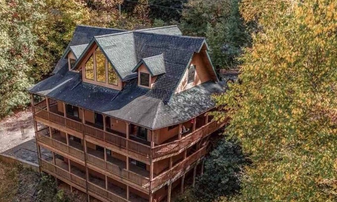 Burnsville House | 3 level cabin on Mt Mitchell golf course