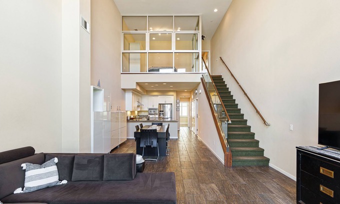 Gardena House | 3-level Modern condo near beach