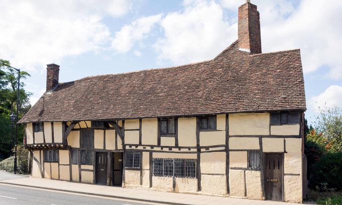 City Centre House | 3 MASONS COURT The oldest house in Stratford Upon Avon, Warwickshire