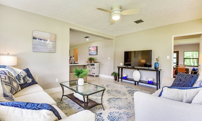 Bradenton House | 3 Mi to Downtown Bradenton: Family Home w/Yard!