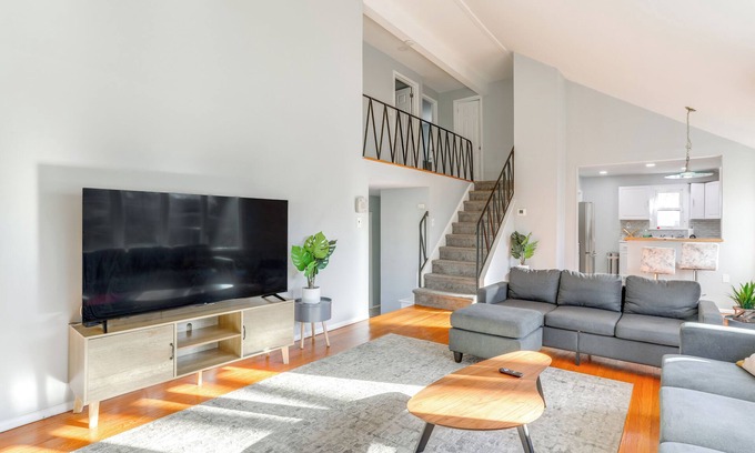 Newark House | 3 Mi to Dtwn: Home w/Yard in Newark