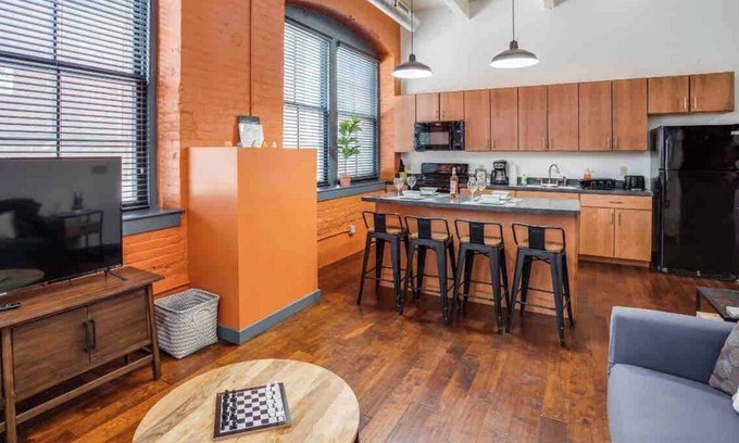 Rochester Apartment | 🌆³ Modern Loft Style on Monroe by Dwtn & Park ave