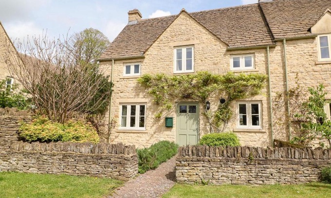 Quenington House | 3 Painters Field