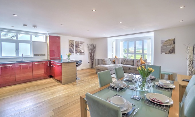 Croyde Apartment | 3 POINT VIEW- Luxury 3 Bed Apartment with parking/5 min walk to Croyde Beach