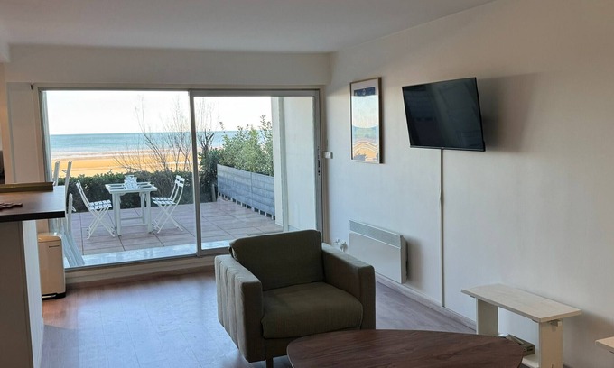 Port Guillaume Apartment | 3-room apartment with direct beach access and WiFi