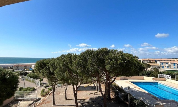 Saint-Pierre-la-Mer Apartment | 3-Room Apt, Sleeps 6 with Balcony and Sea View