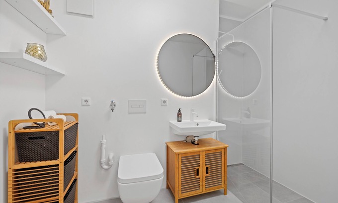 Bad Aibling Apartment | 3 room ground floor apartment with terrace directly at the Kurpark, near train station + Schön Klinik