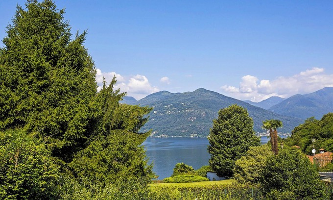 Luino House | 3-room house with large terrace, balcony and nice lake and mountain view