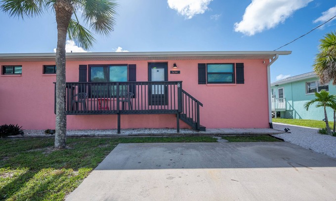 Englewood House | 3's Company-"Villa Janet"- 1 Block from Gulf of Mexico, 300 feet to the Gulf