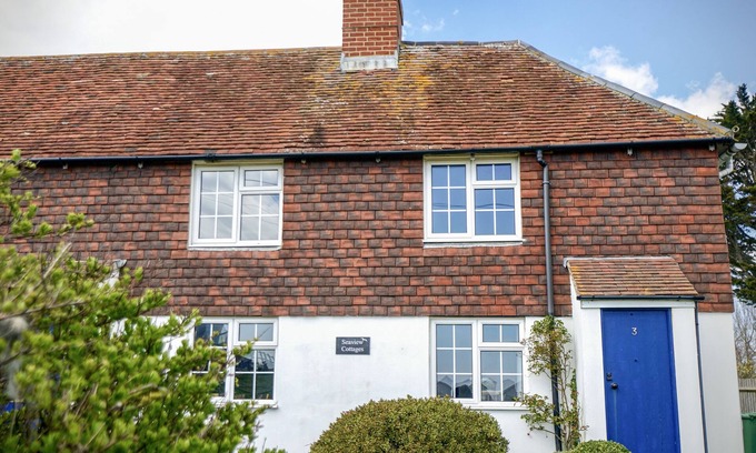 Pevensey Cottage | 3 SEAVIEW COTTAGES, family friendly, with a garden in Normans Bay