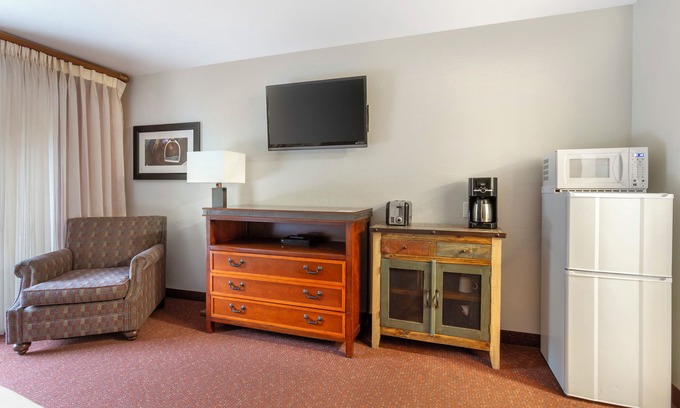 Kohls Ranch Resort | 3 Serene Units, Restaurant, Close to Mongollon Rim Visitor Center!