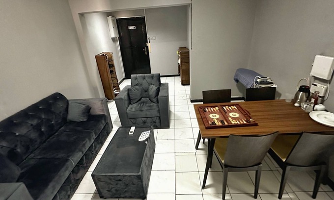 Old Dubai Bed & Breakfast | 3-Shared bedroom Bunk bed & FREE breakfast -Dubai Zeus Hostel- Free WiFi, AC