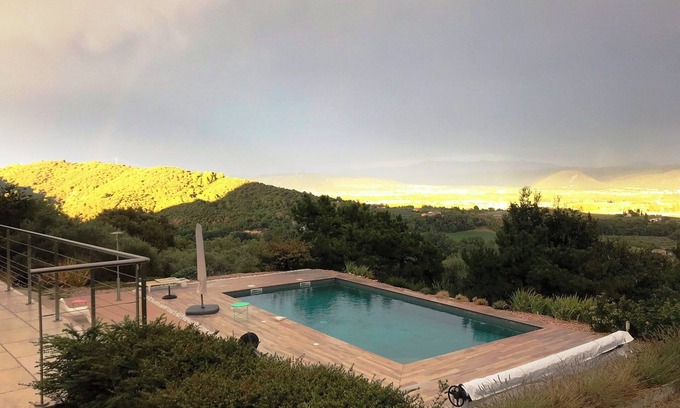 Volx House | 3+ star luxury villa in Luberon Provence - heated pool and panoramic views