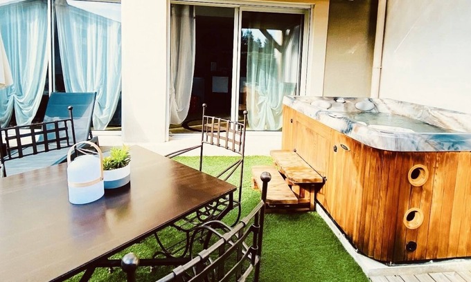 Beaumes-de-Venise Cottage | 3 star rated 2 bedroom gite with Spa