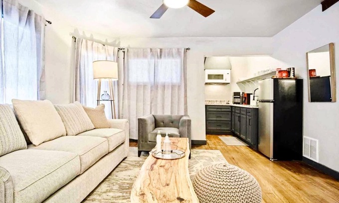 Central Oklahoma City Apartment | 3-story 6-bedroom 4 Bathrooms 3min-asian Dist