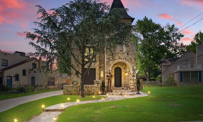 Maple Ridge Other | 3 Story Castle Gathering Place Tulsa with Hot Tub/Mini Golf