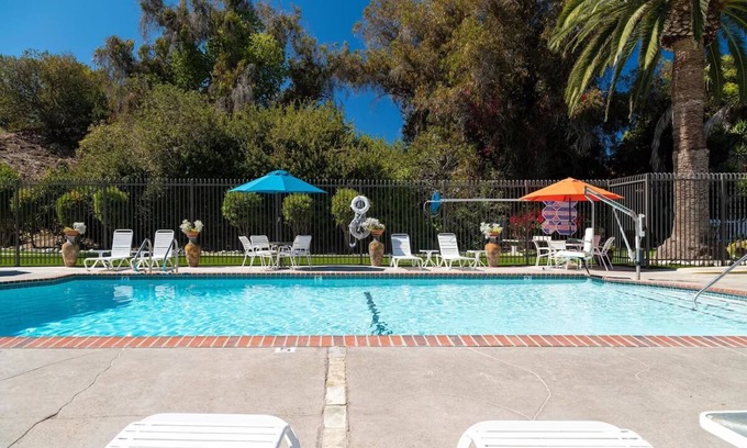 San Clemente Hotel | 3 Studios Units | Kitchen | Pool | Balcony | San Clemente Beach Access