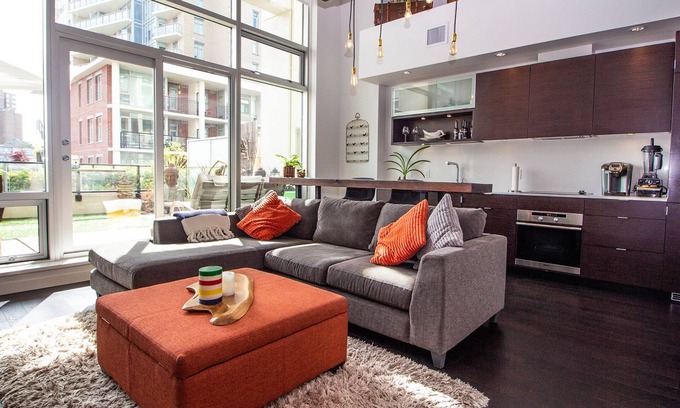 Downtown Victoria Condo | 30 Day Min/Downtown/Wifi/Self Check-In/Secure Parking/Outdoor Space/CDC cleaning