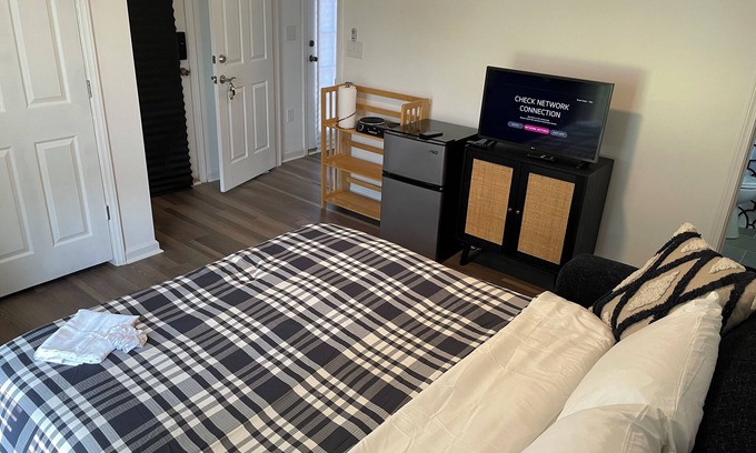 Greensboro Apartment | 30 day min stay - Newly remodeled 1 bedroom suite