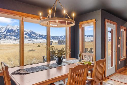 Emigrant House | 30 Miles To Yellowstone Hot Tub Game Room Ac