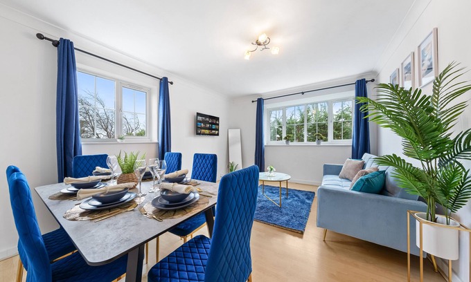 Watford Apartment | 30% off monthly stays|Free Parking|Hospital|W.F.C