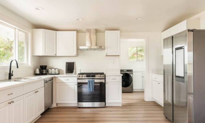Central Malibu House | 30% OFF NOW! Airy Oceanview Malibu House, 1 Min to Beach & Hike