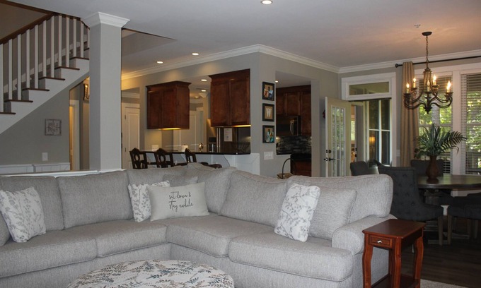 Lake Oconee Condo | 30% off until 2026 WOW!, Walk to Ritz, Fronts Golf Course, 3 King Beds, Book Now