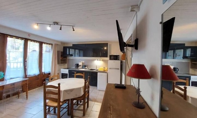 Brides-les-Bains Apartment | 300m from ski lifts, 1st floor, terrace, tv, 35m², Brides Les Bains