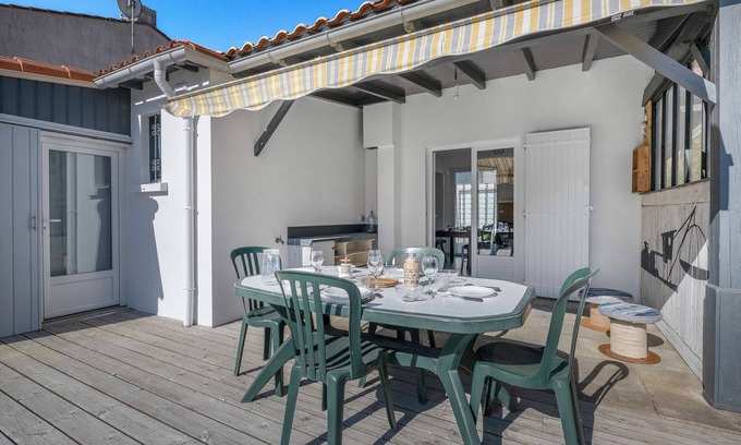 Pornic Ski Chalet | 300m from the sea - garden and small pool