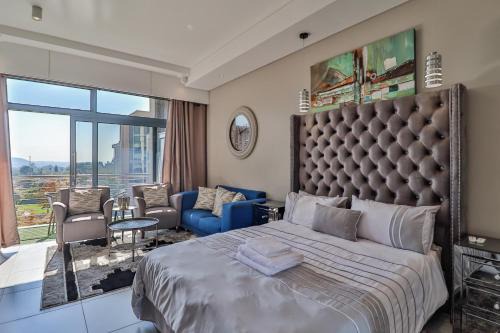 Menlyn Apartment | 301 Menlyn Maine Trilogy Apartment
