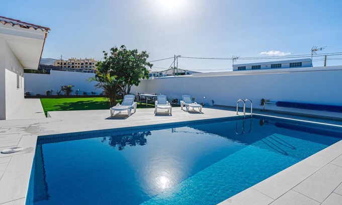 Buzanada Villa | 303 VILLA GARDEN HOUSE WITH POOL AND LARGE GARDEN