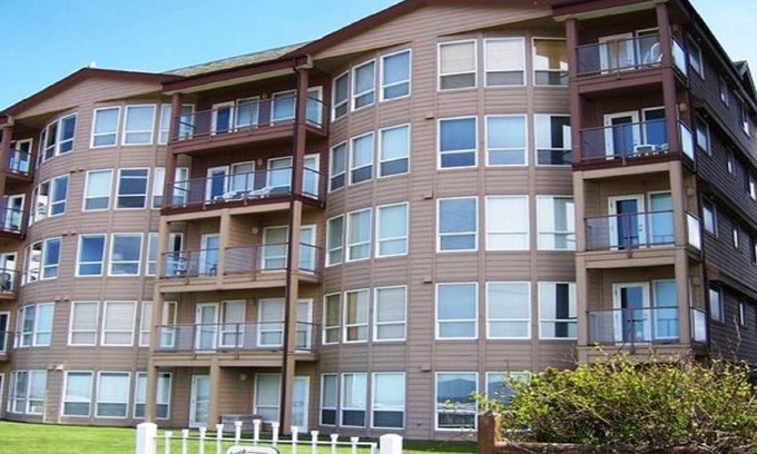 Seaside Condo | #304 - Promenade Condo's - Beautiful Oceanfront ~ Northwest facing corner unit