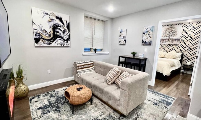 Logan Square Apartment | 305 Cozy and lovely 1BDR apartment in Center City