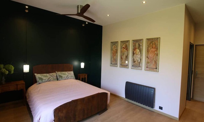 La Ferte-Saint-Aubin Bed & Breakfast | 30s-style guest room with breakfast included, 180 cm bed, Wifi