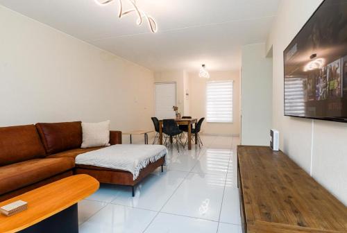 Sandown Apartment | 31 Madison Palms East