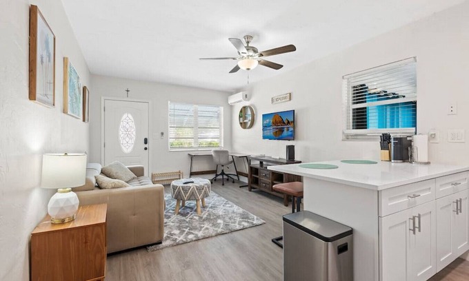 Hallandale Beach Apartment | 310 Ne 6 St #1 · Comfy BNB w/King Bed + Work/Travel + Beach 8 Min