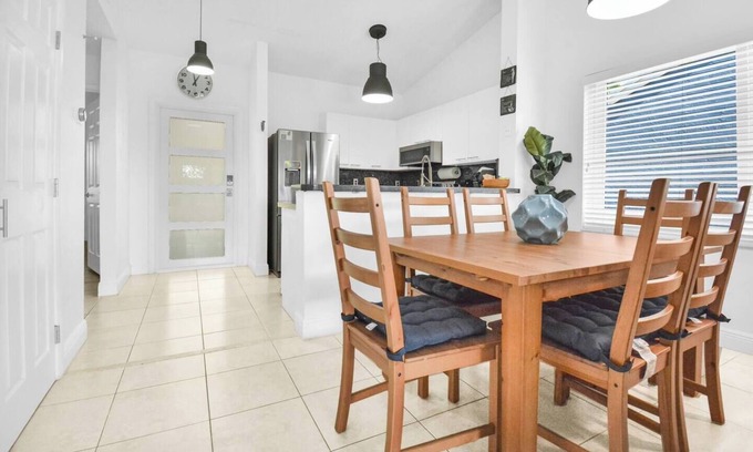 Boca Raton Apartment | 320C - Boca Retreat w/Pool, Parking, Near Evert Tennis & Shops