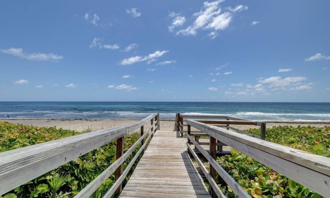 Boynton Beach House | 340A) Luxury Oasis with Pool - sleeps 15!