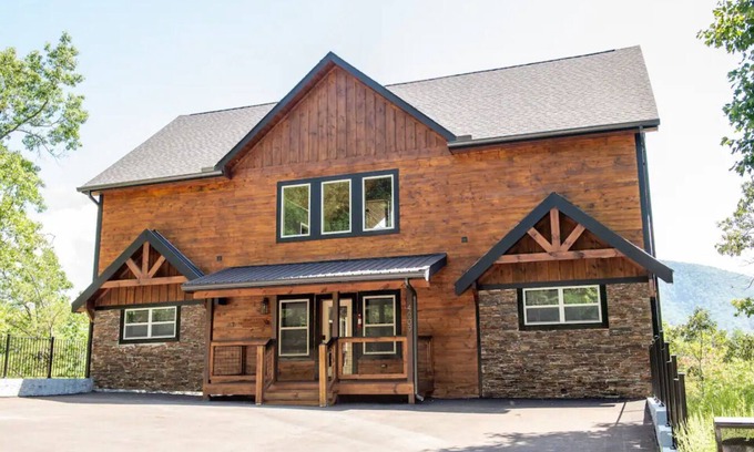 Wears Valley Cabin | 3410 sq ft Very Large-Pool Community cabin, Mountain Views-4 King beds-POOL tble