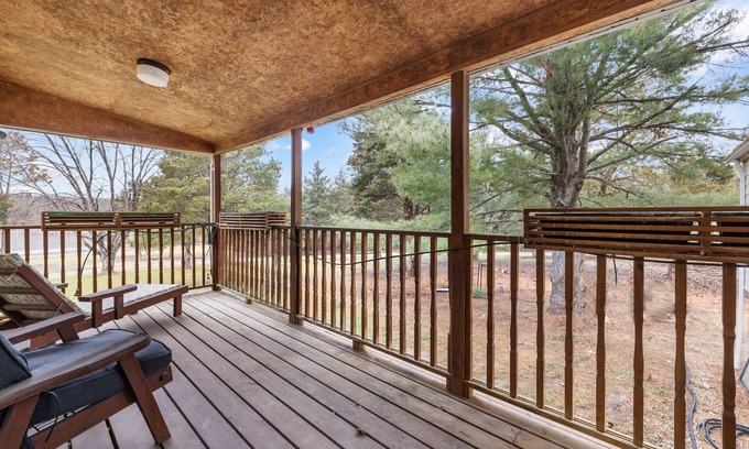 Bourbon Other | 35 Acre Lake Retreat-BBQ-Arcade-Firepit-Fishing