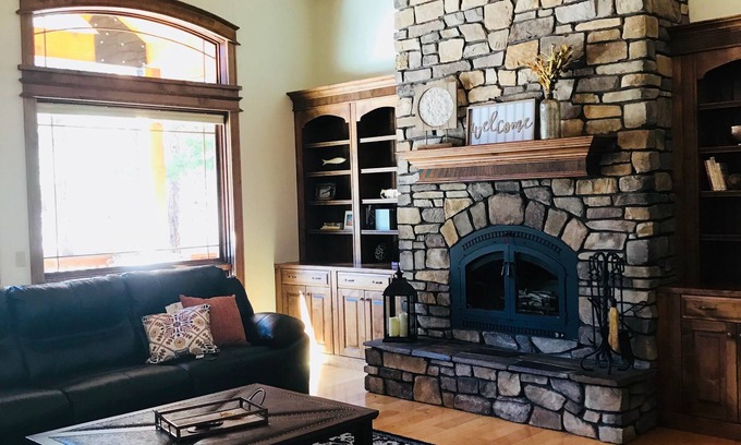 Buena Vista House | 3500 sq feet! VERY SPACIOUS and PERFECT for FAMILIES! Come enjoy the MTNS