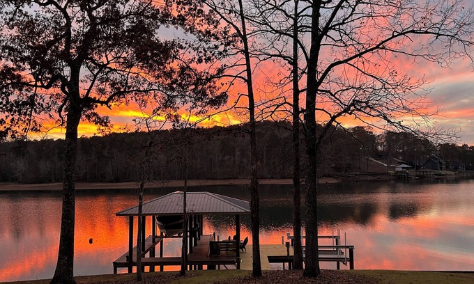 Dadeville House | 35Min to Auburn.Lake Martin modernized Cabin